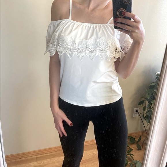 𝅺𝅺⭐️2 FOR $20⭐️ Shein White Off Shoulder Ruffle Crochet Detail Top. Medium. - Picture 4 of 9
